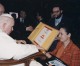2004: Album fotografico incontro con Papa dei vincitori con vincitori Concorso Nazionale per le scuole PASSA PAROLE DI PACE