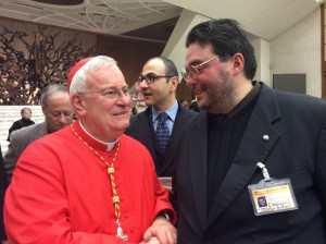 Cardinale Bassetti con giornalista vaticanista Franco Mariani (2)