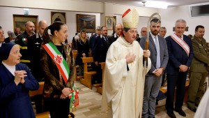 Cardinale Betori alla Casa Paolo VI per dono Papa a Firenze alluvionata (6)