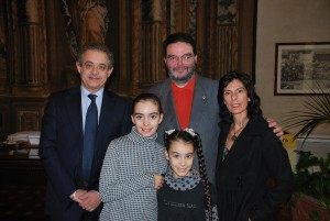 Franco Mariani con Presidente Provincia Andrea Barducci e  famiglia Boccia 56 zecchino d'oro 2013